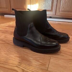 Blondo Waterproof Sock-style Lug Sole Chelsea Boots Size 7.5